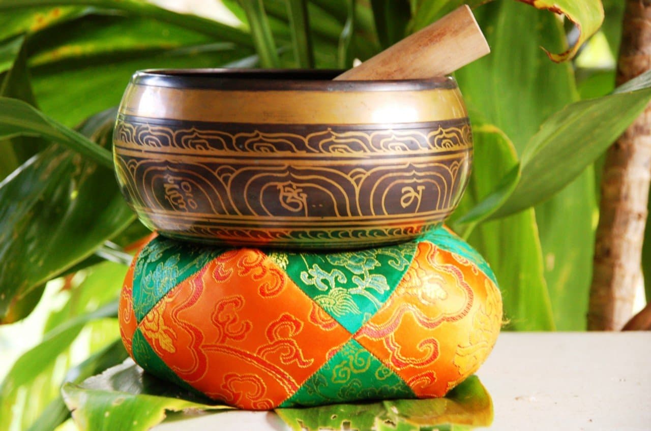 Large Raised Om Mani Padme Hum Singing Bowl Sb03