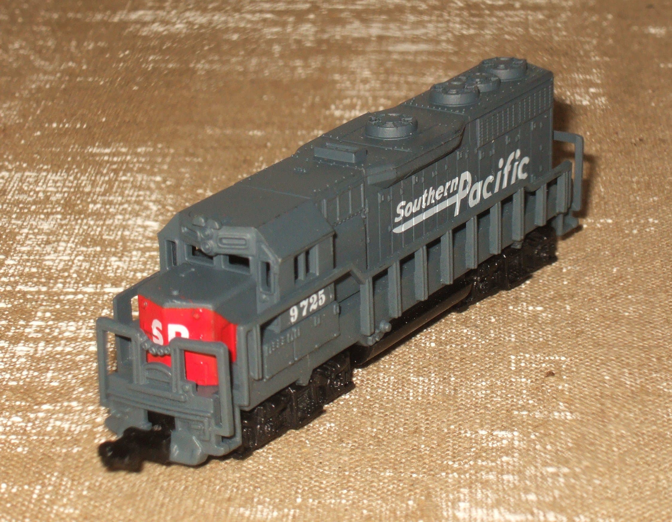 N Gauge / Scale - Southern Pacific Dummy Locomotive (Caboose)
